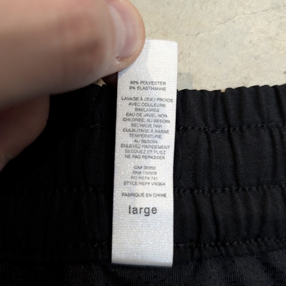 Vuori Clementine Short 2.0 Women's L Lined Black Camo - Picture 3 of 4